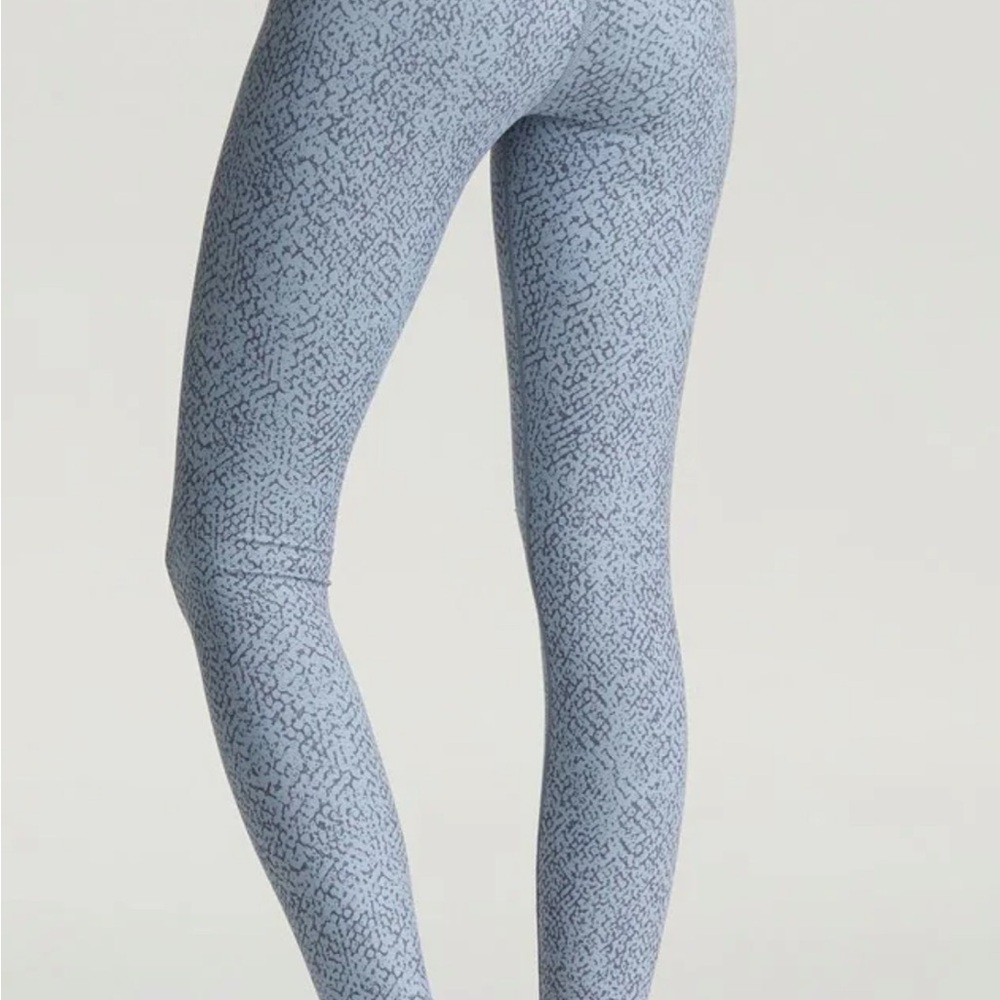 •Varley Gray Textured Leggings - Picture 2 of 9